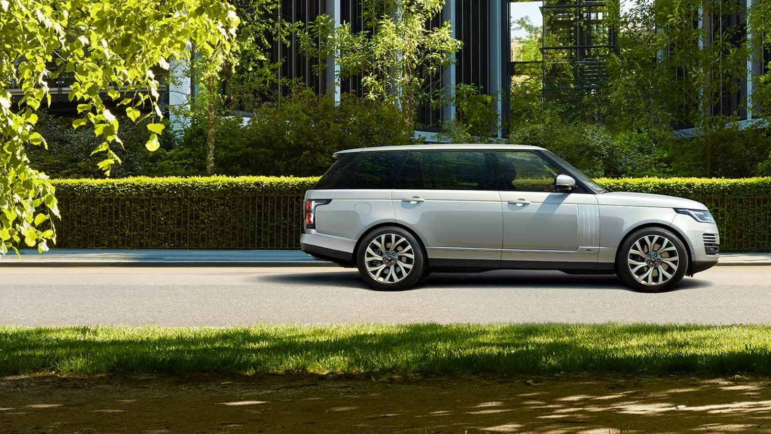 Range Rover HYBRIDE RECHARGEABLE en ce moment dans votre concession